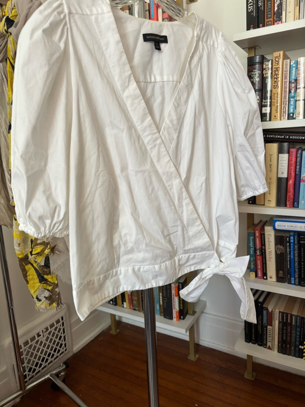 Banana Republic White V-Neck Blouse